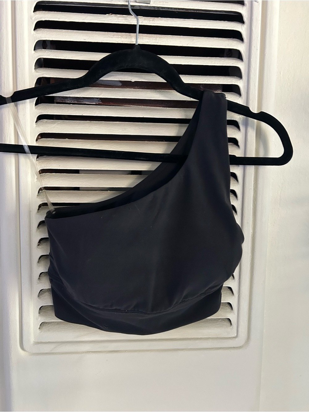lululemon athletica Asymmetric One-Shoulder Sports Bra in Black